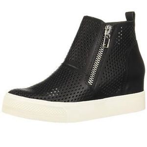 Steve Madden “wedgie” shoe